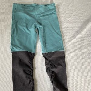 ALO Goddess leggings. Excellent condition. Size Small.